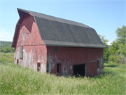S 7170 COUNTY ROAD U, a Astylistic Utilitarian Building barn, built in Viola, Wisconsin in 1930.