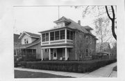602 SCHILLER CT, a Queen Anne duplex/two-flat, built in Madison, Wisconsin in 1903.