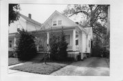 2429 SOMMERS AVE, a Queen Anne house, built in Madison, Wisconsin in 1917.