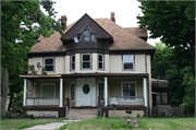 421 N WEST AVE 421 N WEST AVE, a Colonial Revival/Georgian Revival house, built in Waukesha, Wisconsin in 1902.