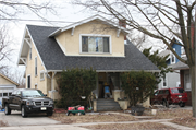 425 W COLLEGE AVE, a Bungalow house, built in Waukesha, Wisconsin in 1917.