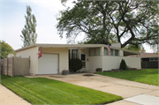 805 Oregon Street, a Contemporary house, built in Racine, Wisconsin in 1951.