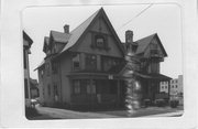 541 W WASHINGTON AVE 541 W WASHINGTON AVE, a Queen Anne duplex/two-flat, built in Madison, Wisconsin in 1896.