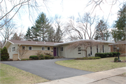 5129 DOOR DR 5129 DOOR DR, a Ranch house, built in Madison, Wisconsin in 1960.