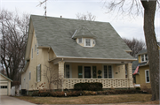 827 OAKLAND AVE, a Side Gabled house, built in Waukesha, Wisconsin in 1913.