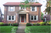 2522 E NEWBERRY BLVD, a Colonial Revival/Georgian Revival house, built in Milwaukee, Wisconsin in 1923.
