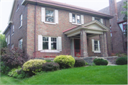 2522 E NEWBERRY BLVD, a Colonial Revival/Georgian Revival house, built in Milwaukee, Wisconsin in 1923.