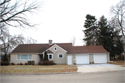 611 FRANKLIN ST, a Ranch house, built in Columbus, Wisconsin in 1953.