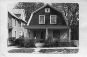 811 E GORHAM ST, a Dutch Colonial Revival house, built in Madison, Wisconsin in 1916.
