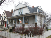 897 HUBBARD ST 897 HUBBARD ST, a Dutch Colonial Revival house, built in Green Bay, Wisconsin in 1913.