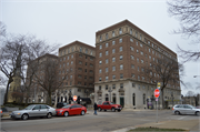 924 E JUNEAU AVE, a Neoclassical/Beaux Arts hotel/motel, built in Milwaukee, Wisconsin in 1918.