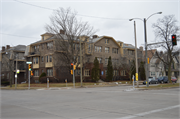 2125-2129 E KENWOOD BLVD, a Craftsman apartment/condominium, built in Milwaukee, Wisconsin in 1919.