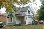 905 W GRAND AVE, a Queen Anne house, built in Beloit, Wisconsin in 1885.