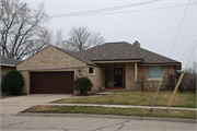 620 W EDGEWATER ST 620 W EDGEWATER ST, a Ranch house, built in Portage, Wisconsin in 1950.