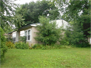 208 STARRY AVE 208 STARRY AVE, a Lustron house, built in Monona, Wisconsin in 1950.