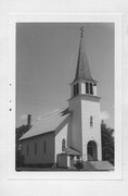 NW CNR OF US HIGHWAY 8 AND HIGH ST, a Early Gothic Revival church, built in Catawba, Wisconsin in 1905.