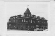 W CNR OF W 1ST ST AND IOWA AVE, a Queen Anne hotel/motel, built in Hayward, Wisconsin in 1903.