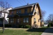 907 W NEW YORK AVE 907 W NEW YORK AVE, a Dutch Colonial Revival house, built in Oshkosh, Wisconsin in 1920.