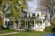 628 HAWTHORNE AVENUE, a Gabled Ell house, built in South Milwaukee, Wisconsin in 1860.