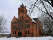 904 3RD ST, a Romanesque Revival courthouse, built in Hudson, Wisconsin in 1900.