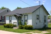 432 W 7TH AVE, a Side Gabled house, built in Oshkosh, Wisconsin in 1915.