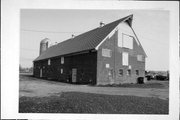 5632 STURGEON BAY RD, a Astylistic Utilitarian Building barn, built in Green Bay, Wisconsin in 1941.