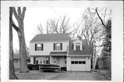 961 HICKORY AVE, a Colonial Revival/Georgian Revival house, built in De Pere, Wisconsin in 1950.