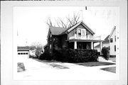 806 BOND ST, a Queen Anne house, built in Green Bay, Wisconsin in 1900.