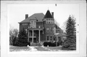 902 S MADISON ST, a Queen Anne house, built in Green Bay, Wisconsin in 1900.