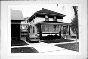 505 N MAPLE AVE, a American Foursquare house, built in Green Bay, Wisconsin in 1900.