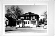 1132-1134 SHAWANO AVE, a American Foursquare duplex, built in Green Bay, Wisconsin in 1931.