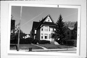 526 S WEBSTER AVE, a Queen Anne house, built in Green Bay, Wisconsin in 1908.