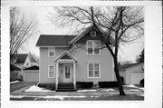319 S DICKASON BLVD, a Gabled Ell house, built in Columbus, Wisconsin in 1896.