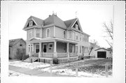 546 MANNING ST, a Queen Anne house, built in Columbus, Wisconsin in 1901.