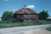 NE SIDE OF COUNTY HIGHWAY N, 3.5 M NW OF STATE HIGHWAY 60, a Astylistic Utilitarian Building centric barn, built in Wauzeka, Wisconsin in .