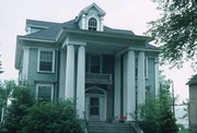2016 HUGHITT AVE, a Colonial Revival/Georgian Revival house, built in Superior, Wisconsin in 1908.