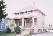 300 LINDEN ST 300 LINDEN ST, a American Foursquare house, built in Fond du Lac, Wisconsin in 1917.