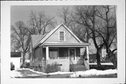 69 W 2ND ST, a Cross Gabled house, built in Fond du Lac, Wisconsin in 1900.