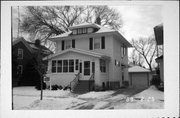300 E 5TH ST 300 E 5TH ST, a American Foursquare house, built in Fond du Lac, Wisconsin in 1925.