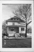 341 6TH ST 341 6TH ST, a American Foursquare house, built in Fond du Lac, Wisconsin in 1910.