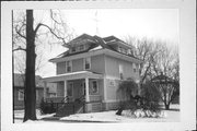 236 8TH ST, a American Foursquare house, built in Fond du Lac, Wisconsin in 1910.
