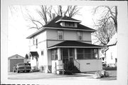 206 W 9TH ST, a American Foursquare house, built in Fond du Lac, Wisconsin in 1927.