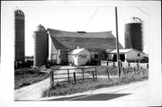 5684 CHAFFIE HOLLOW RD, a Astylistic Utilitarian Building barn, built in Waterloo, Wisconsin in 1911.