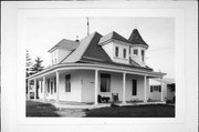 2815 MAIN ST, a Queen Anne house, built in Hazel Green, Wisconsin in 1908.