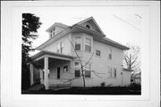2925 N MAIN ST, a American Foursquare house, built in Hazel Green, Wisconsin in 1910.