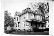 190 S CHESTNUT ST, a Queen Anne house, built in Platteville, Wisconsin in 1906.