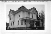 190 S CHESTNUT ST, a Queen Anne house, built in Platteville, Wisconsin in 1906.