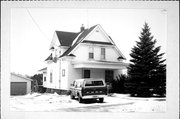 530 BROADWAY, a Cross Gabled house, built in Berlin, Wisconsin in .