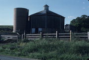 HIGHWAY 191, NORTH SIDE, 1 MILE NORTHWEST OF COUNTY HIGHWAY K, a Octagon barn, built in Moscow, Wisconsin in .