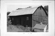 KNIGHT HOLLOW RD, S SIDE, .4 MILE W OF ROELKE RD AND RAY HOLLOW RD, a Astylistic Utilitarian Building barn, built in Arena, Wisconsin in .
